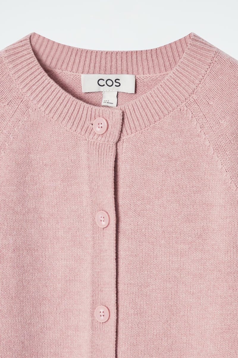 CROPPED WOOL CARDIGAN ウールショート丈カーディガン ピンク｜COS