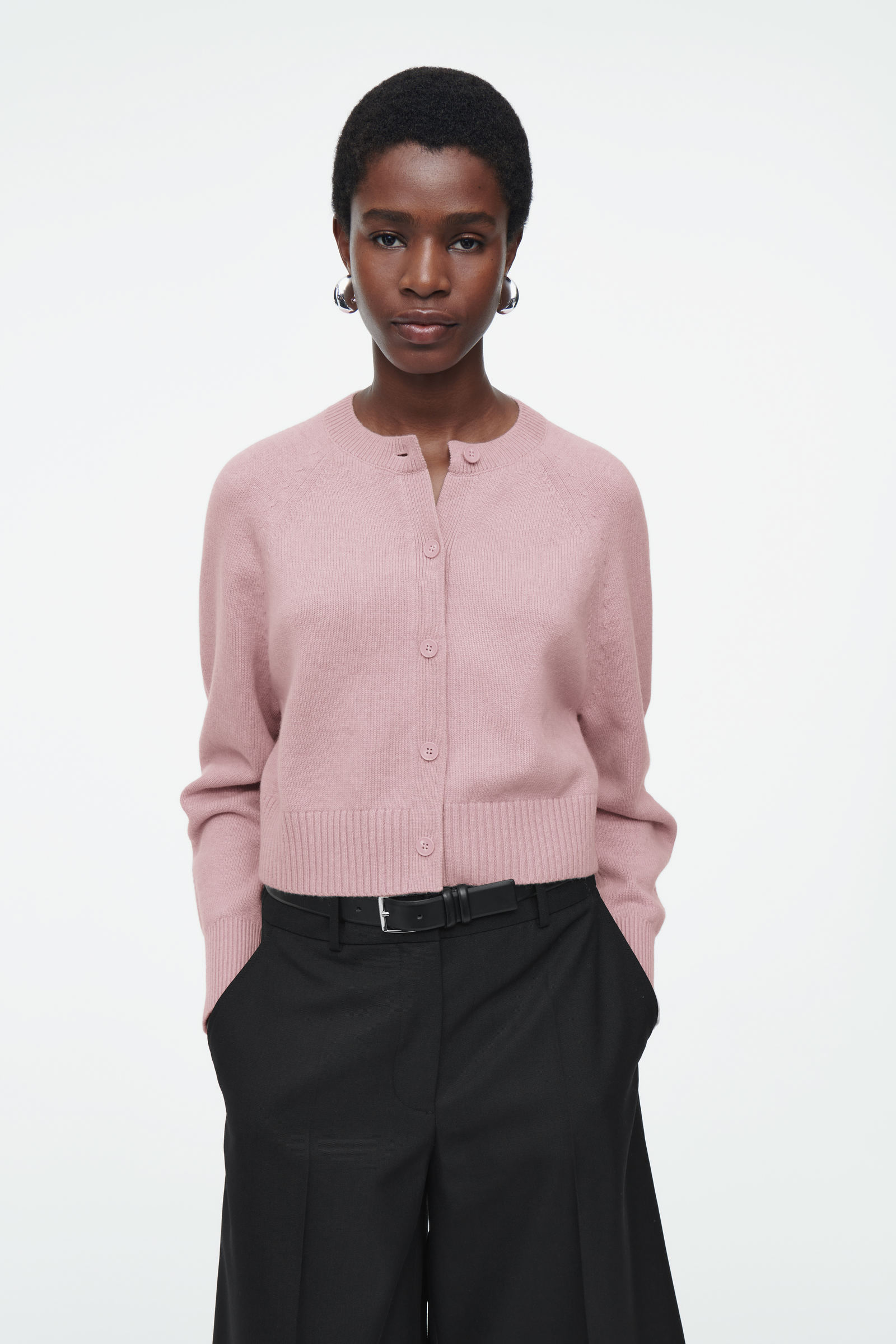 CROPPED WOOL CARDIGAN ウールショート丈カーディガン ピンク｜COS