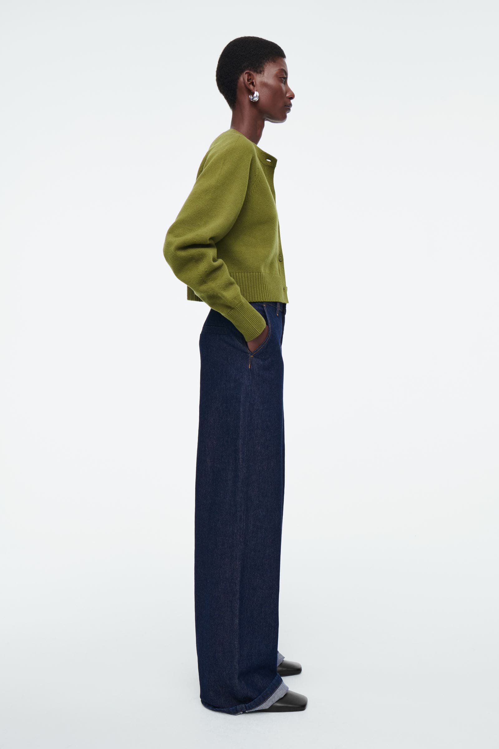 CROPPED WOOL CARDIGAN ウールショート丈カーディガン オリーブ 