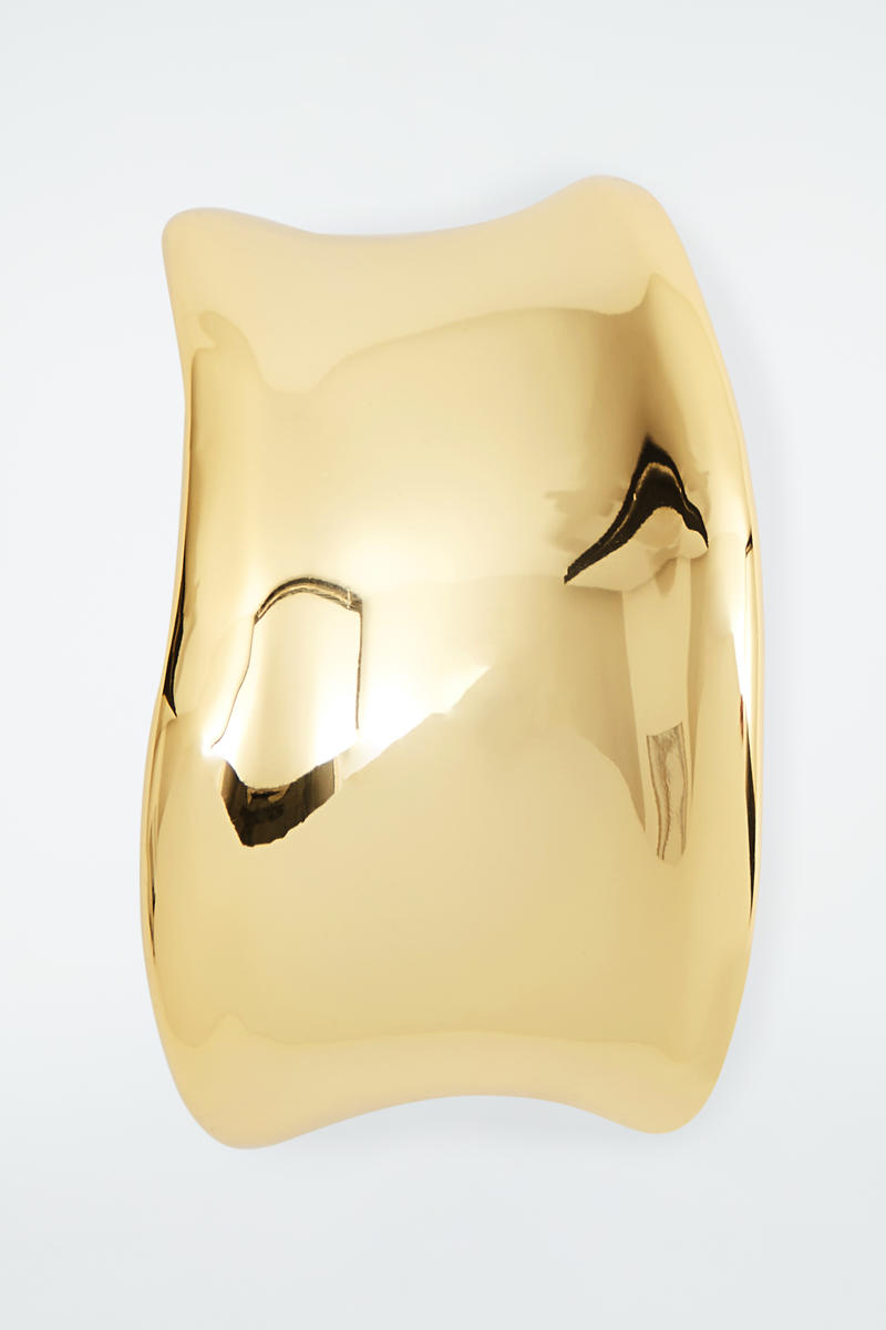 SCULPTED CUFF スカルプテッドカフ ゴールド｜COS コス 公式オンライン 