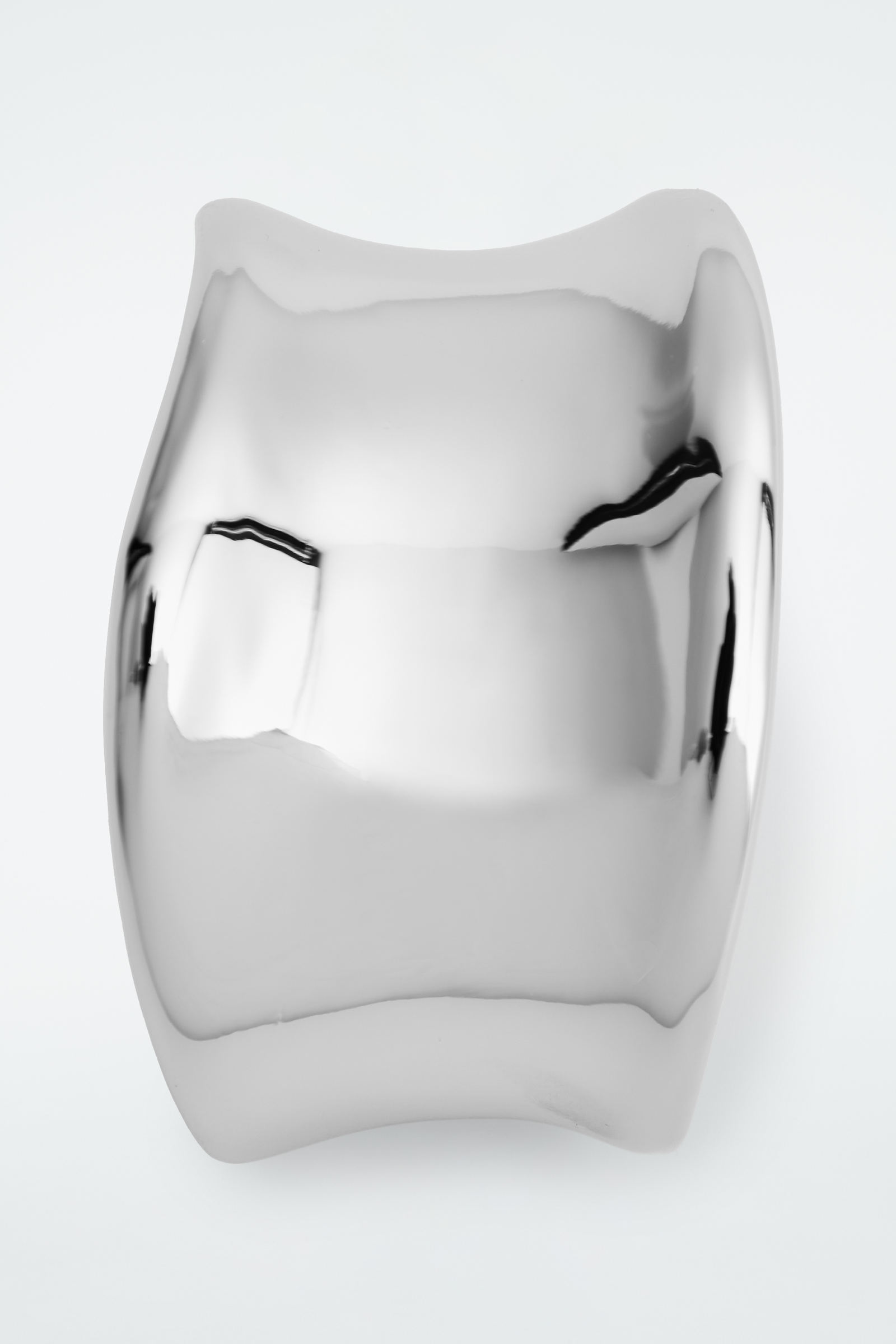 SCULPTED CUFF スカルプテッドカフ シルバー｜COS コス 公式オンライン 