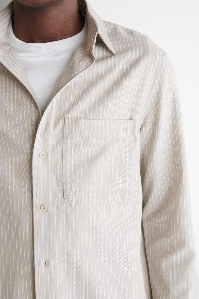 COS オーバーサイズツイルシャツ