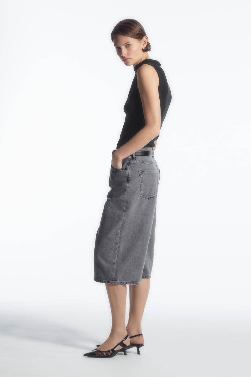 KNEE-LENGTH DENIM SHORTS ニーレングスデニムショートパンツ