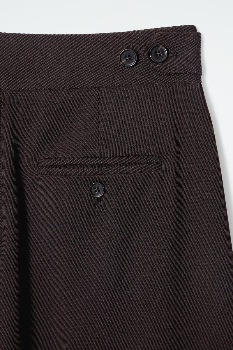 PLEATED WOOL-BLEND TAPERED TROUSERS ウールブレンドプリーツ