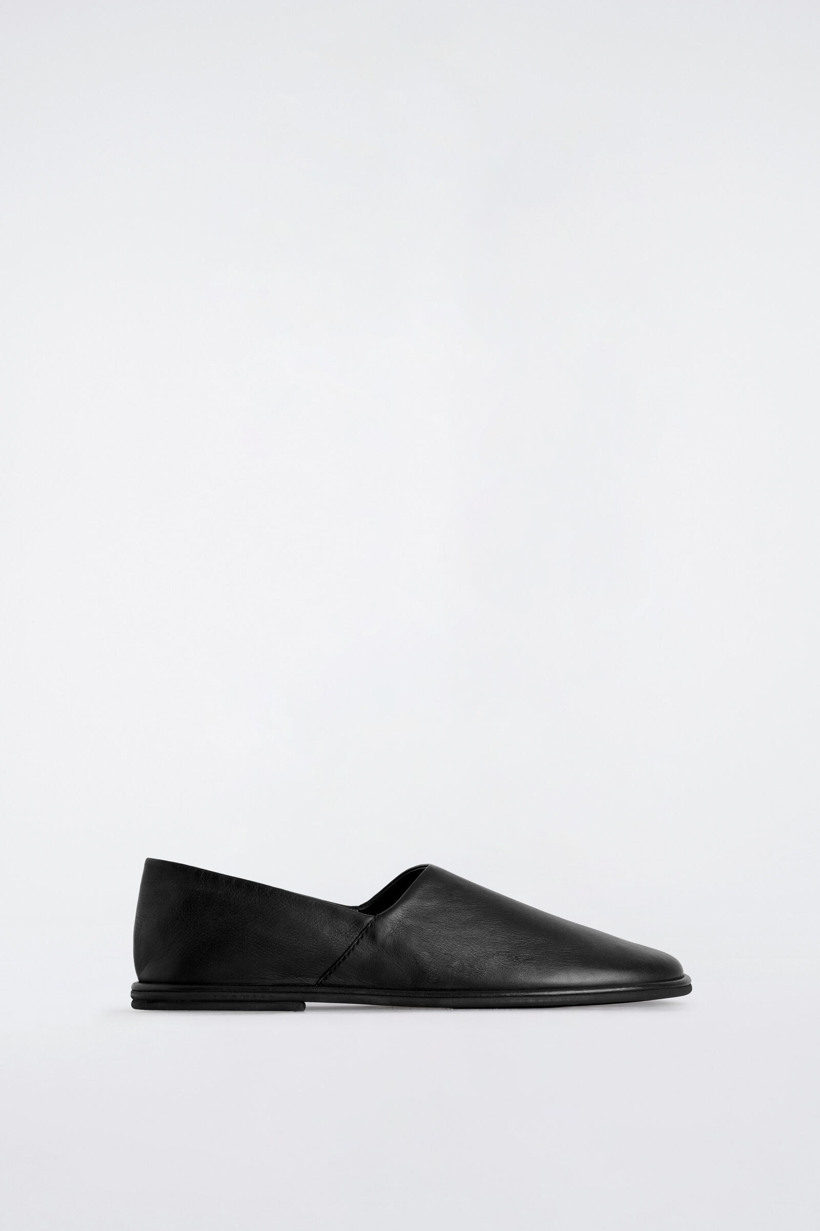 LEATHER SLIP-ON SHOES レザースリッポンシューズ ブラック｜COS コス