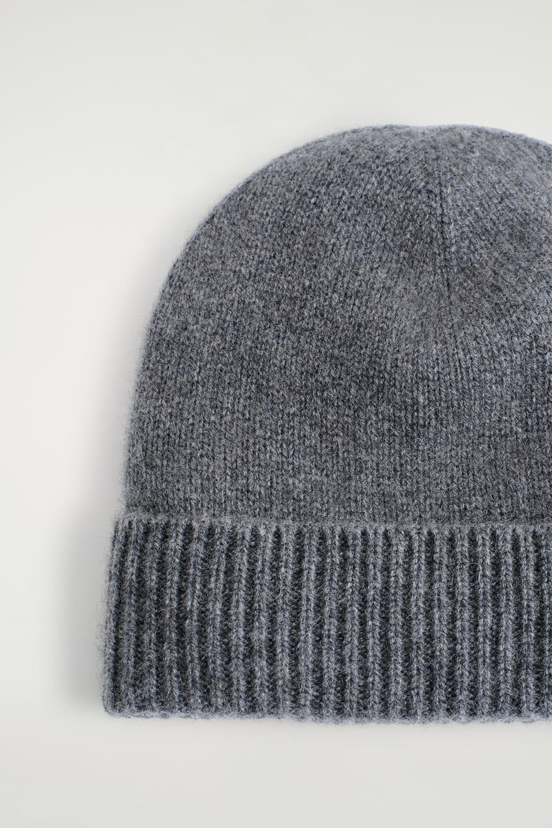 COS ピュアカシミヤビーニー