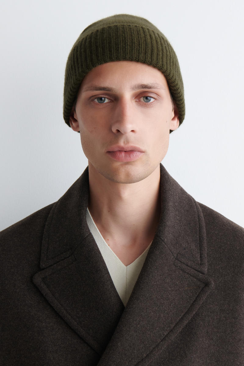 COS ピュアカシミヤビーニー