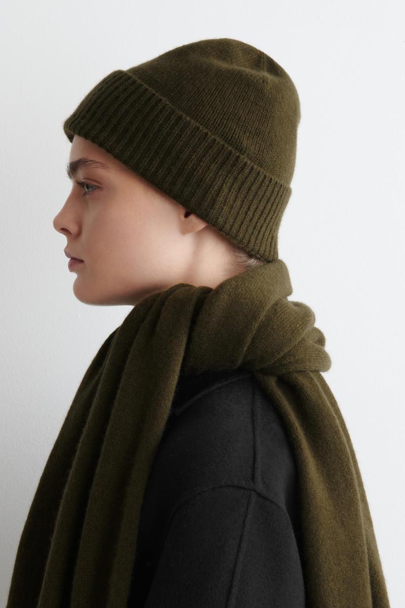 COS ピュアカシミヤビーニー