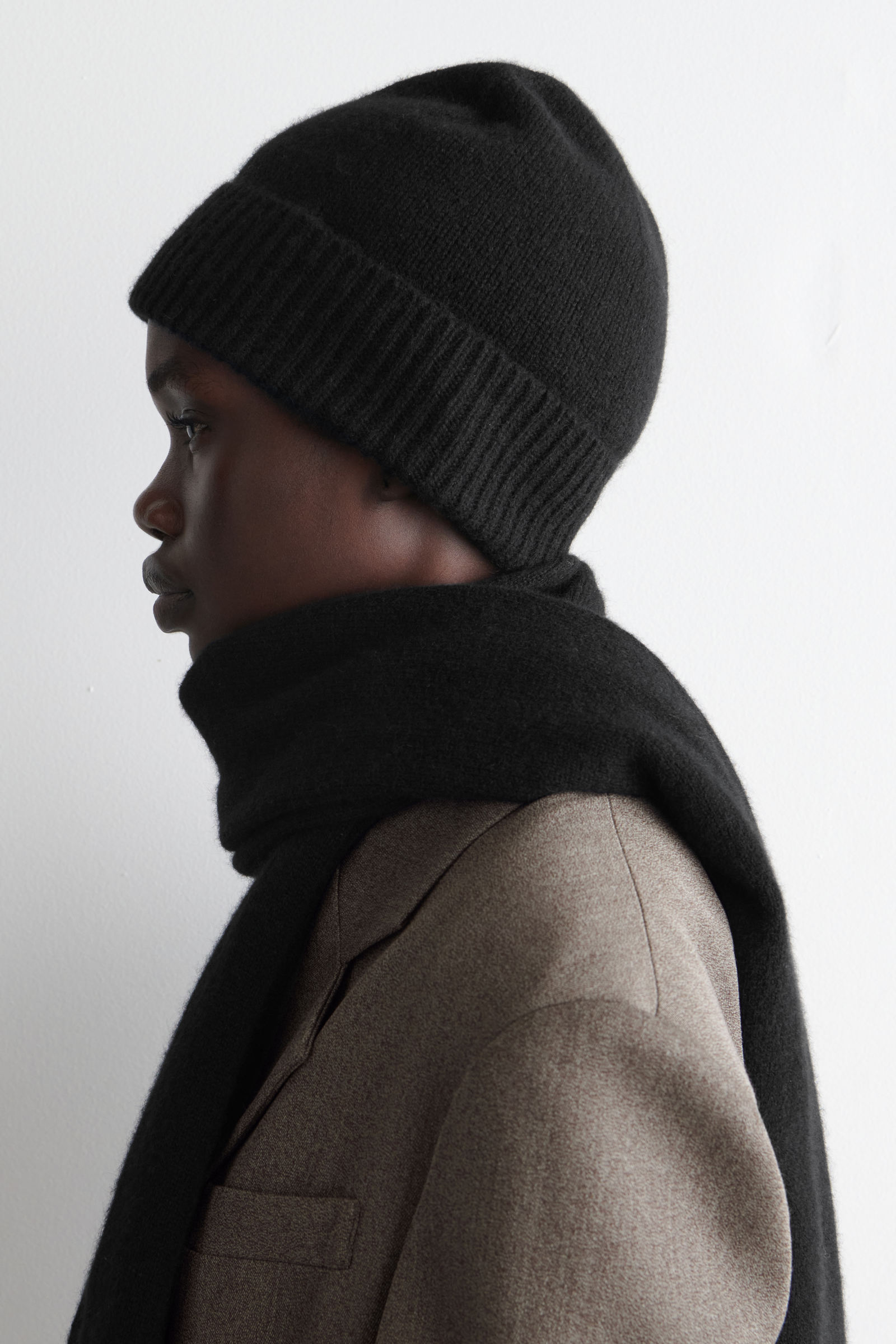 COS ピュアカシミヤセーター　ブラック PURE CASHMERE JUMPER ピュアカシミヤセーター ブラック｜COS コス