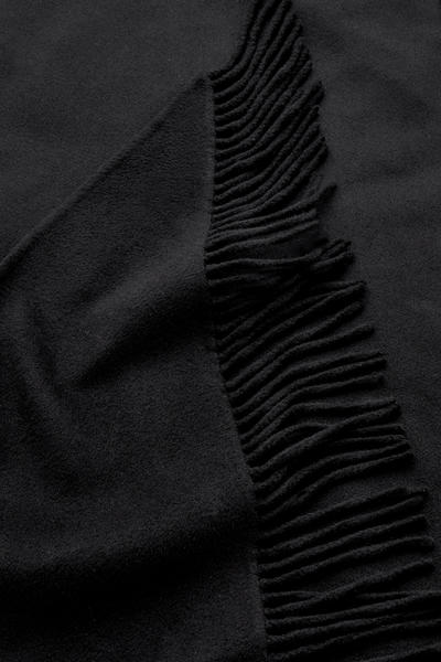 COS フリンジメリノウールトライアングルマフラー