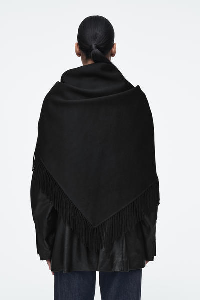 COS フリンジメリノウールトライアングルマフラー