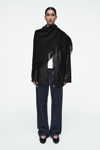 COS フリンジメリノウールトライアングルマフラー