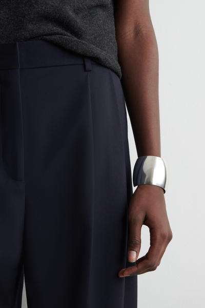 COS リラックスツイルワイドレッグパンツ