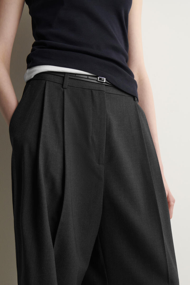 WIDE-LEG TAILORED TWILL TROUSERS ワイドレッグテーラードツイル