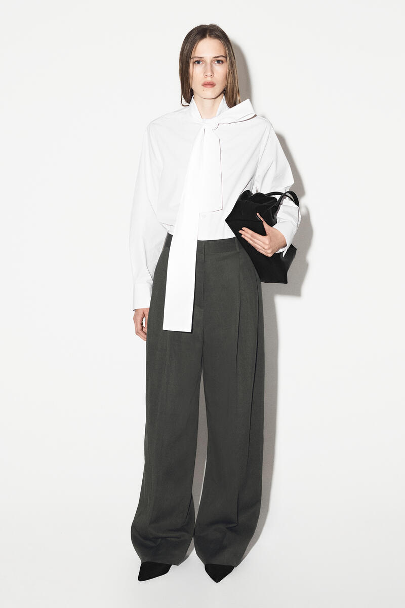 WIDE-LEG TAILORED TWILL TROUSERS ワイドレッグテーラードツイル