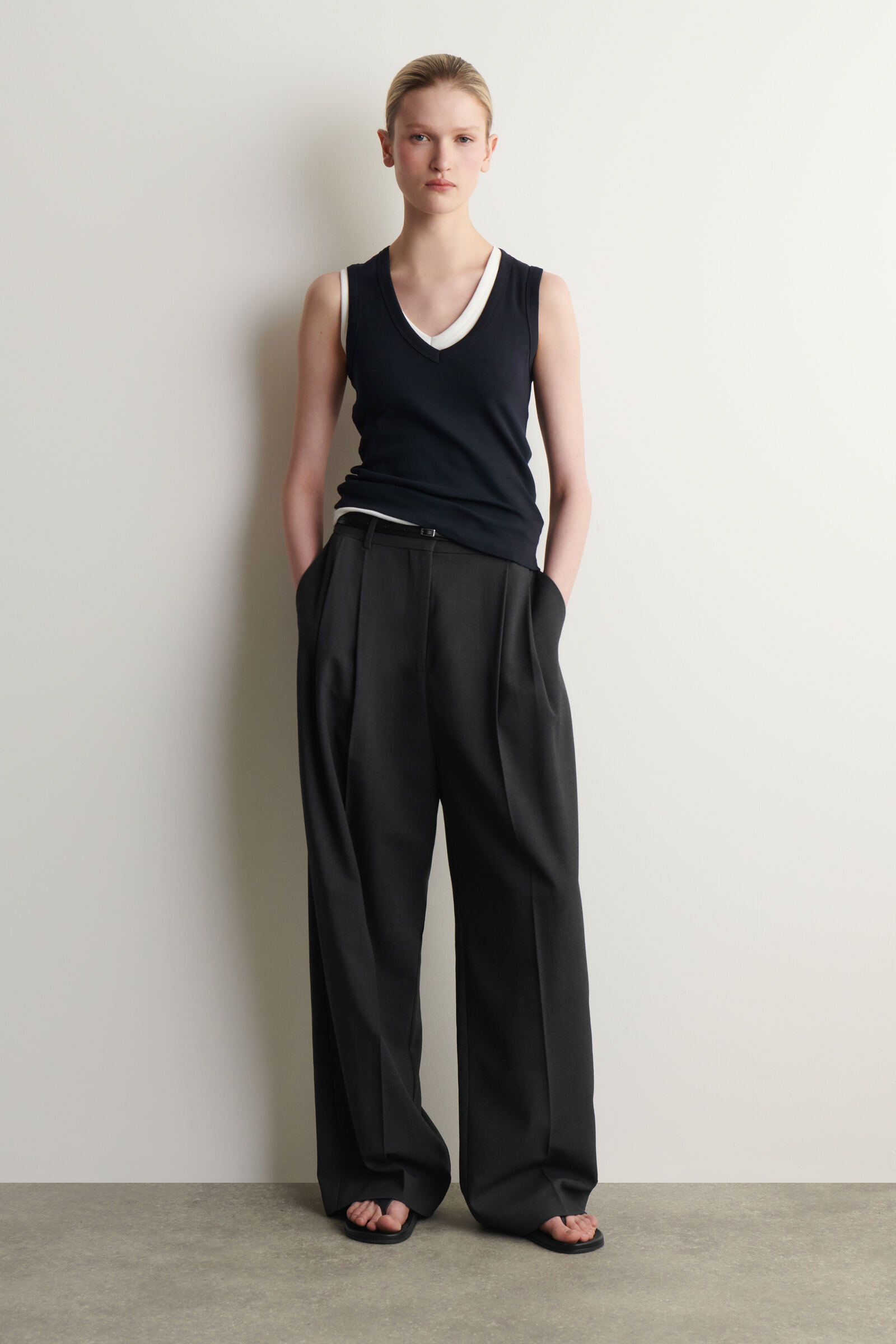 WIDE-LEG TAILORED TWILL TROUSERS ワイドレッグテーラードツイル