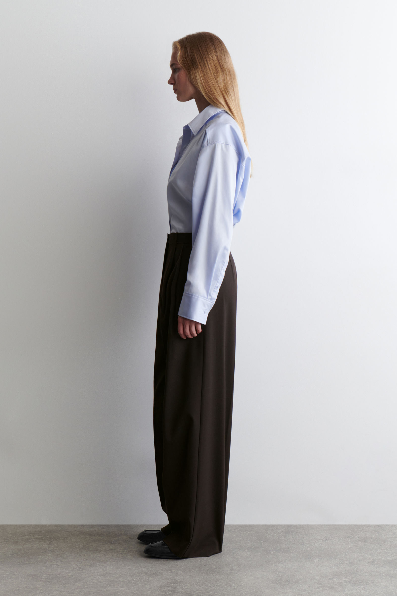 WIDE-LEG TAILORED TWILL TROUSERS ワイドレッグテーラードツイル