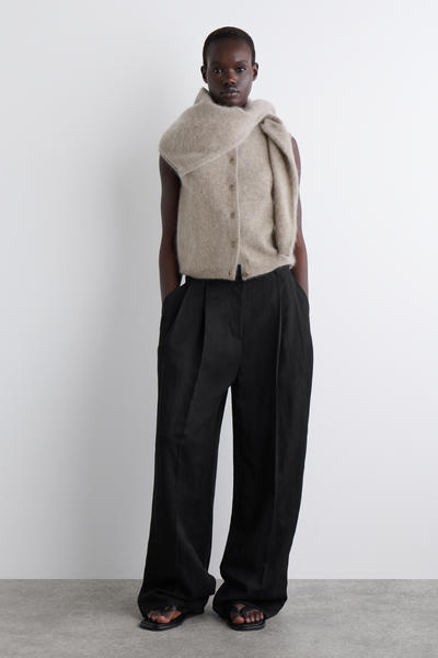 COS ピュアブラッシュドカシミヤベスト