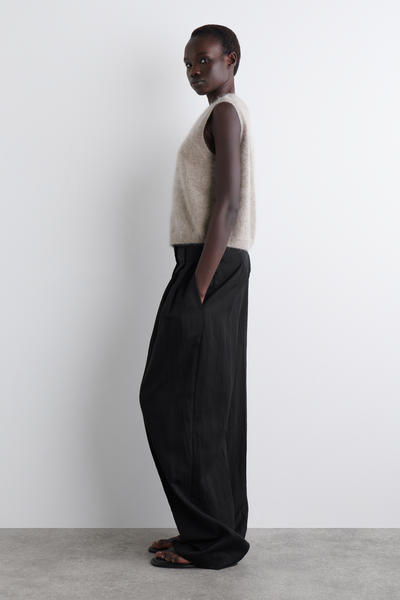 COS ピュアブラッシュドカシミヤベスト