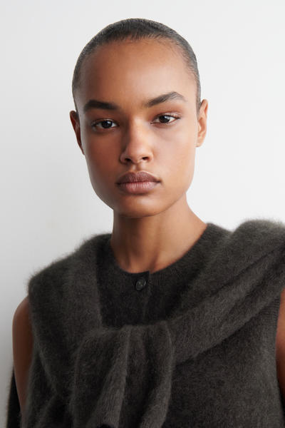 COS ピュアブラッシュドカシミヤベスト