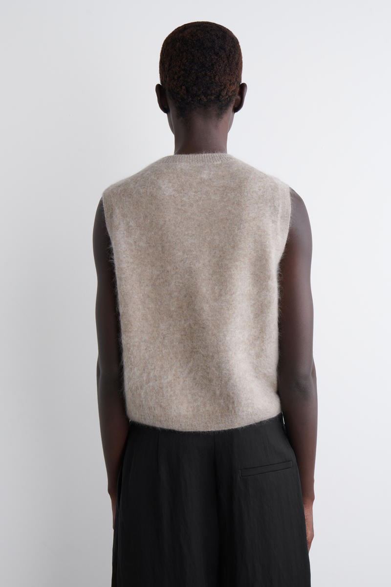 COS ピュアブラッシュドカシミヤベスト