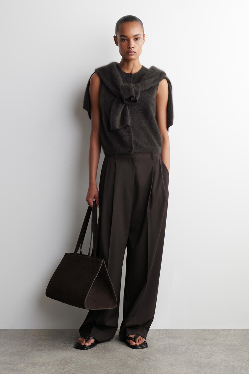 COS ピュアブラッシュドカシミヤベスト