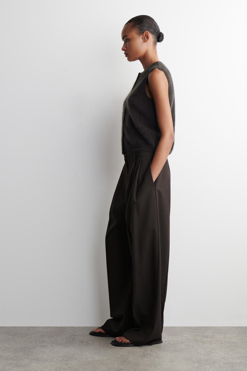 COS ピュアブラッシュドカシミヤベスト