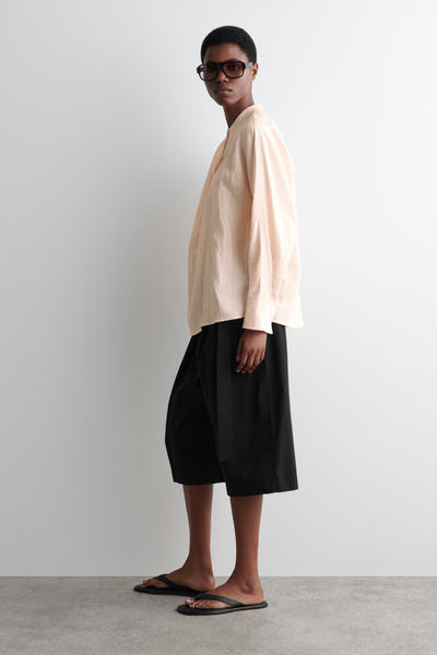 COS ドレープパネルブラウス