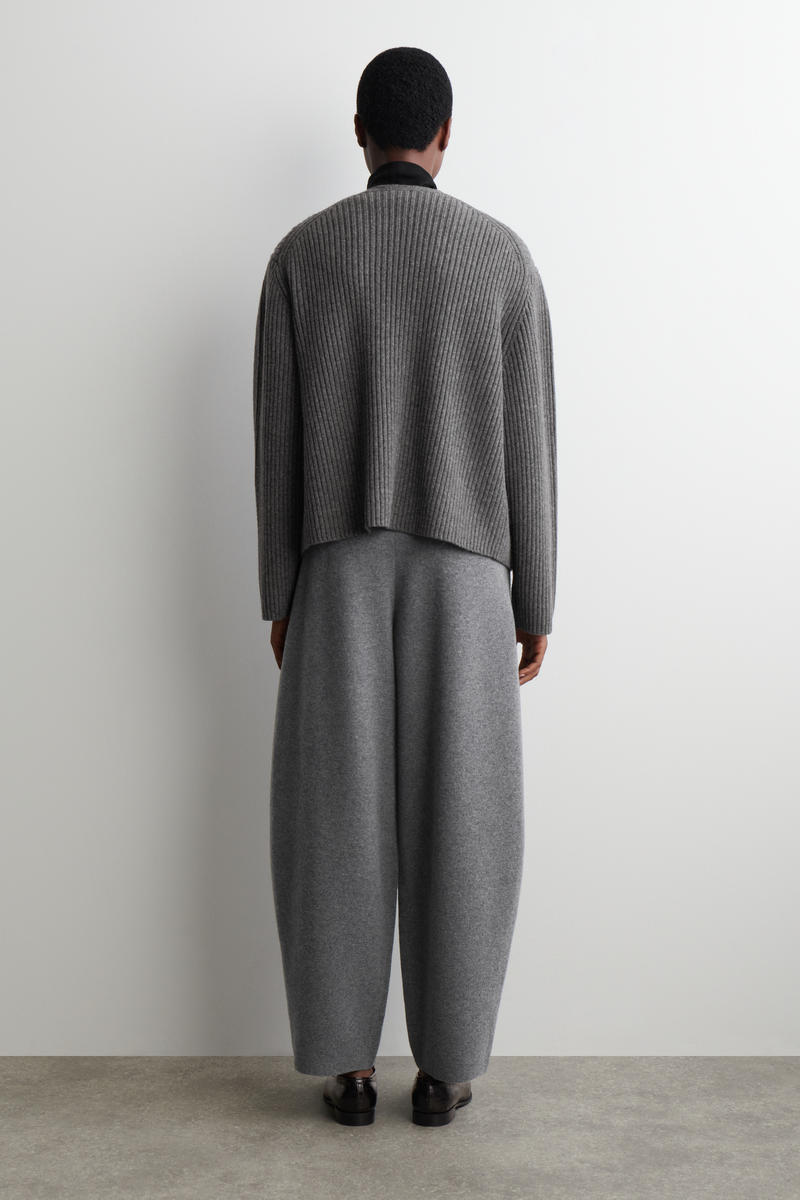 MERINO WOOL BARREL-LEG TROUSERS メリノウールバレルレッグパンツ