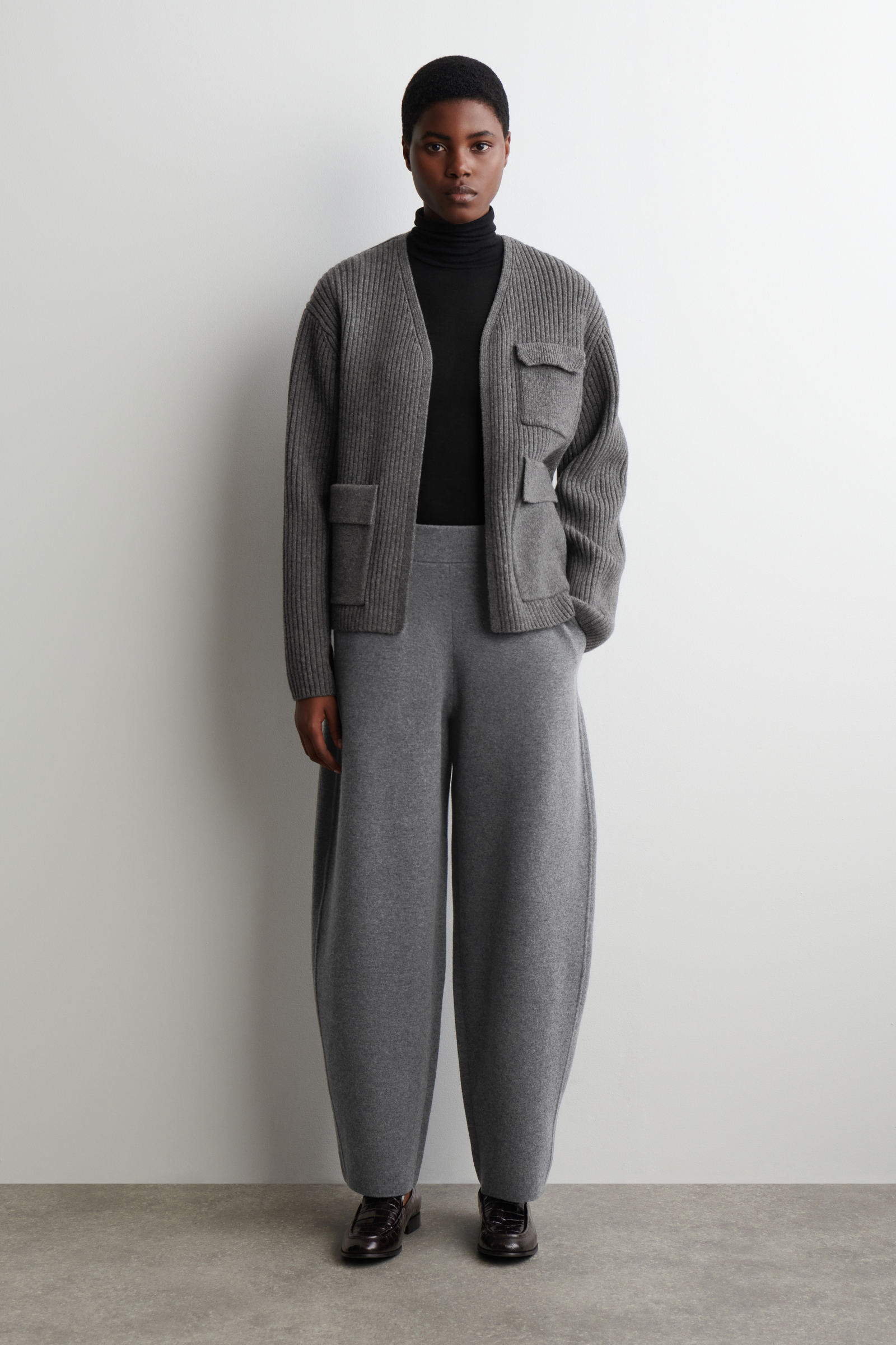 MERINO WOOL BARREL-LEG TROUSERS メリノウールバレルレッグパンツ