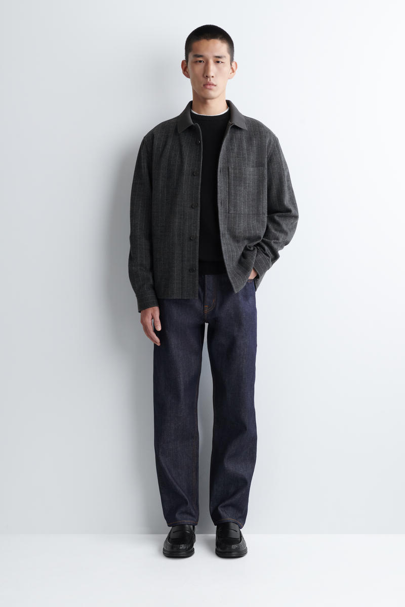 COS オーバーサイズピンストライプウールブレンドジャージーシャツ