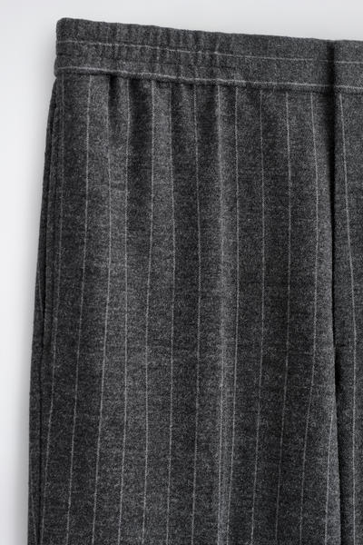 COS リラックスフィットゴム入りピンストライプパンツ