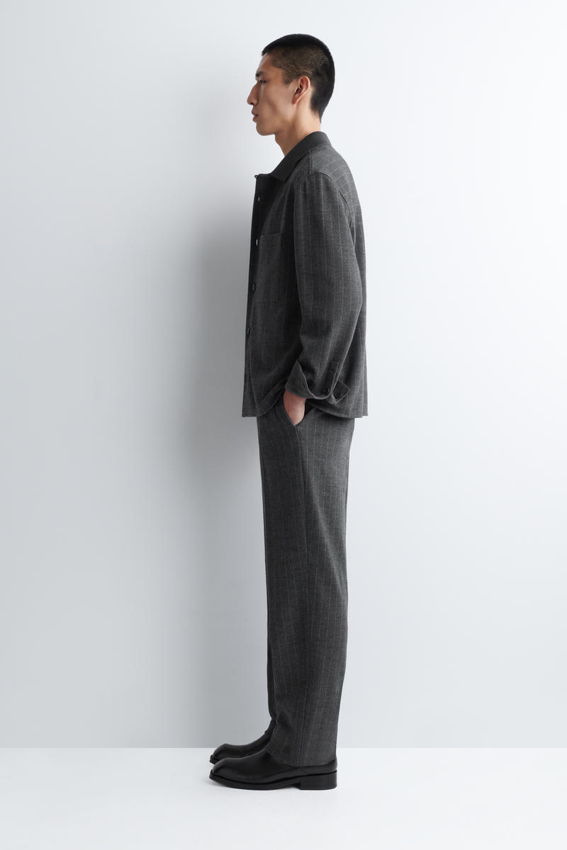 COS リラックスフィットゴム入りピンストライプパンツ