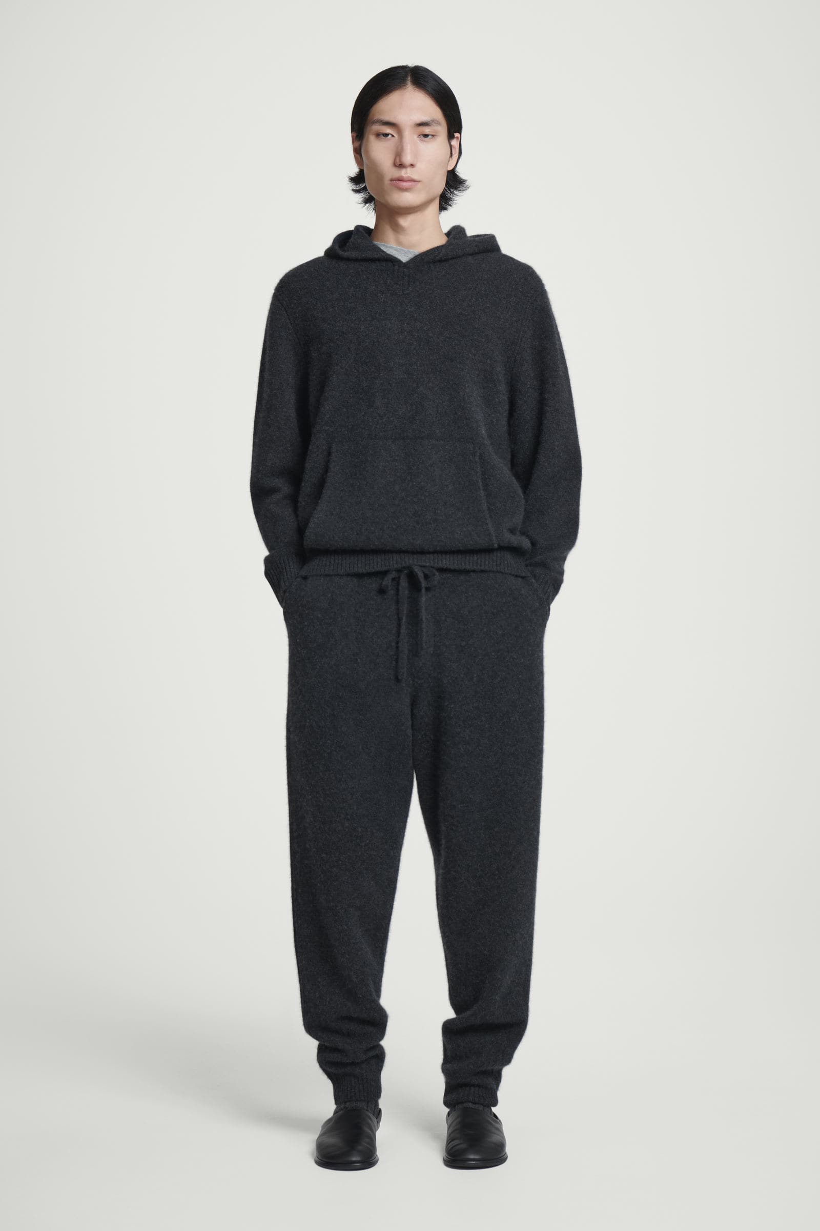 BOILED-CASHMERE HOODIE ボイルドカシミヤパーカー｜COS コス 公式  