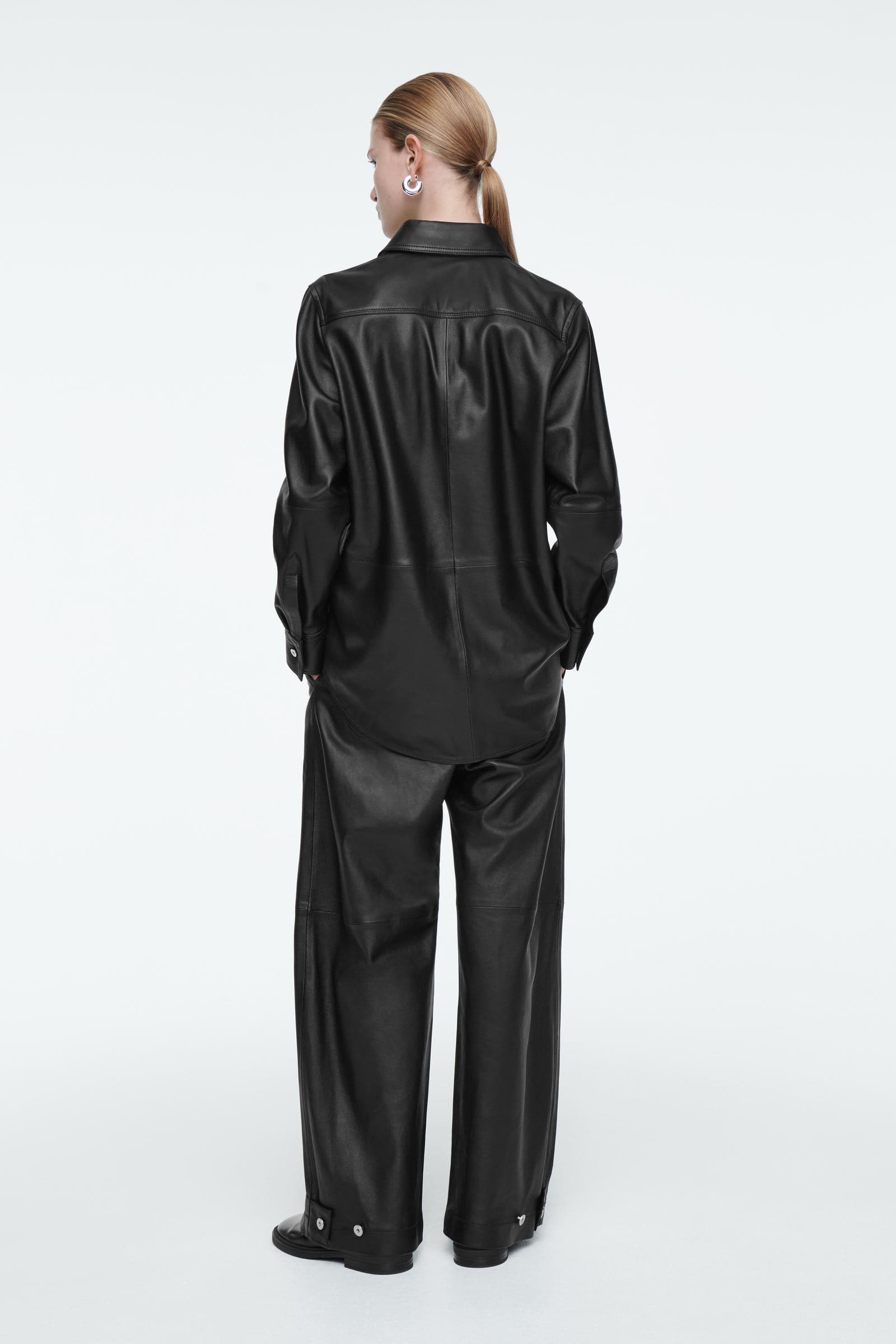 LEATHER BARREL-LEG UTILITY TROUSERS レザーバレルレッグ