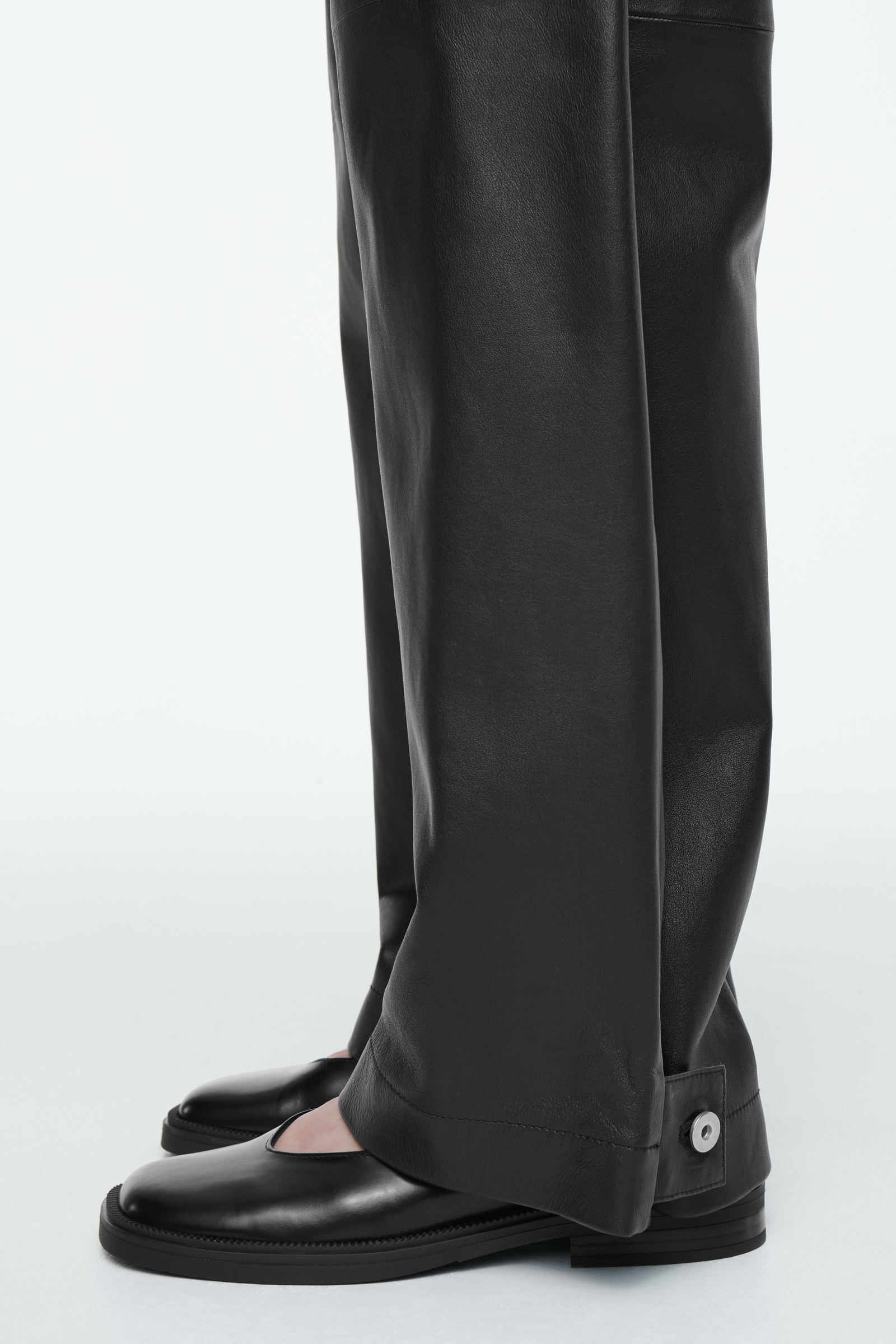 LEATHER BARREL-LEG UTILITY TROUSERS レザーバレルレッグ