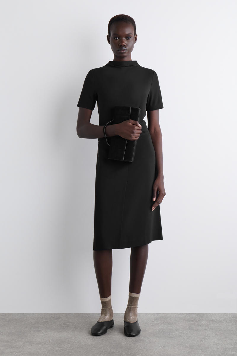 COS 透け感のあるリブ編みソックス