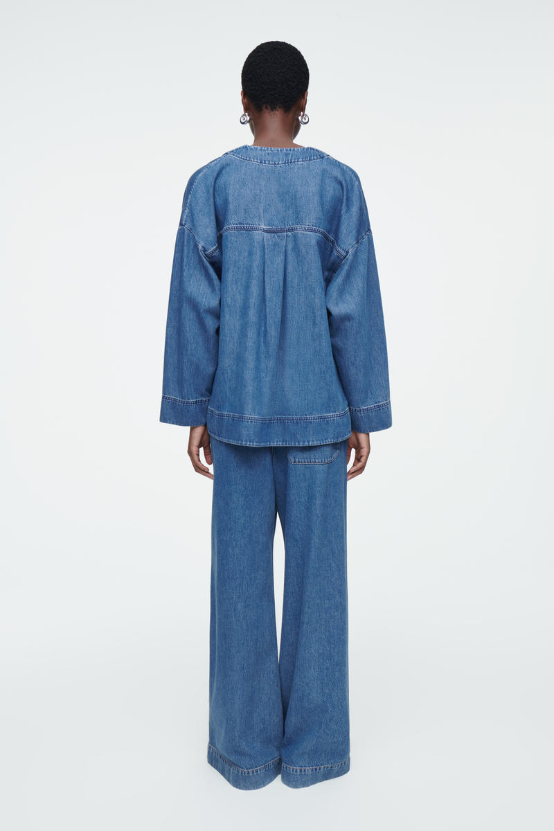 V-NECK DENIM SHIRT Vネックデニムシャツ ブルー｜COS コス 公式