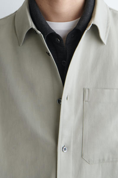 COS オーバーサイズ ブラッシュドコットンブレンドシャツ