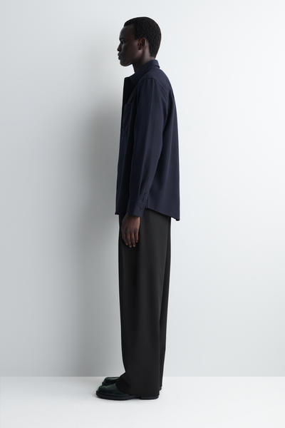 COS オーバーサイズ ブラッシュドコットンブレンドシャツ