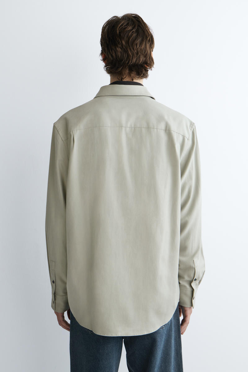 COS オーバーサイズ ブラッシュドコットンブレンドシャツ