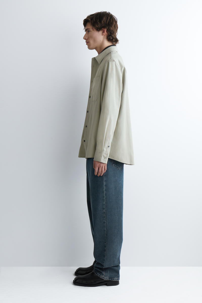 COS オーバーサイズ ブラッシュドコットンブレンドシャツ