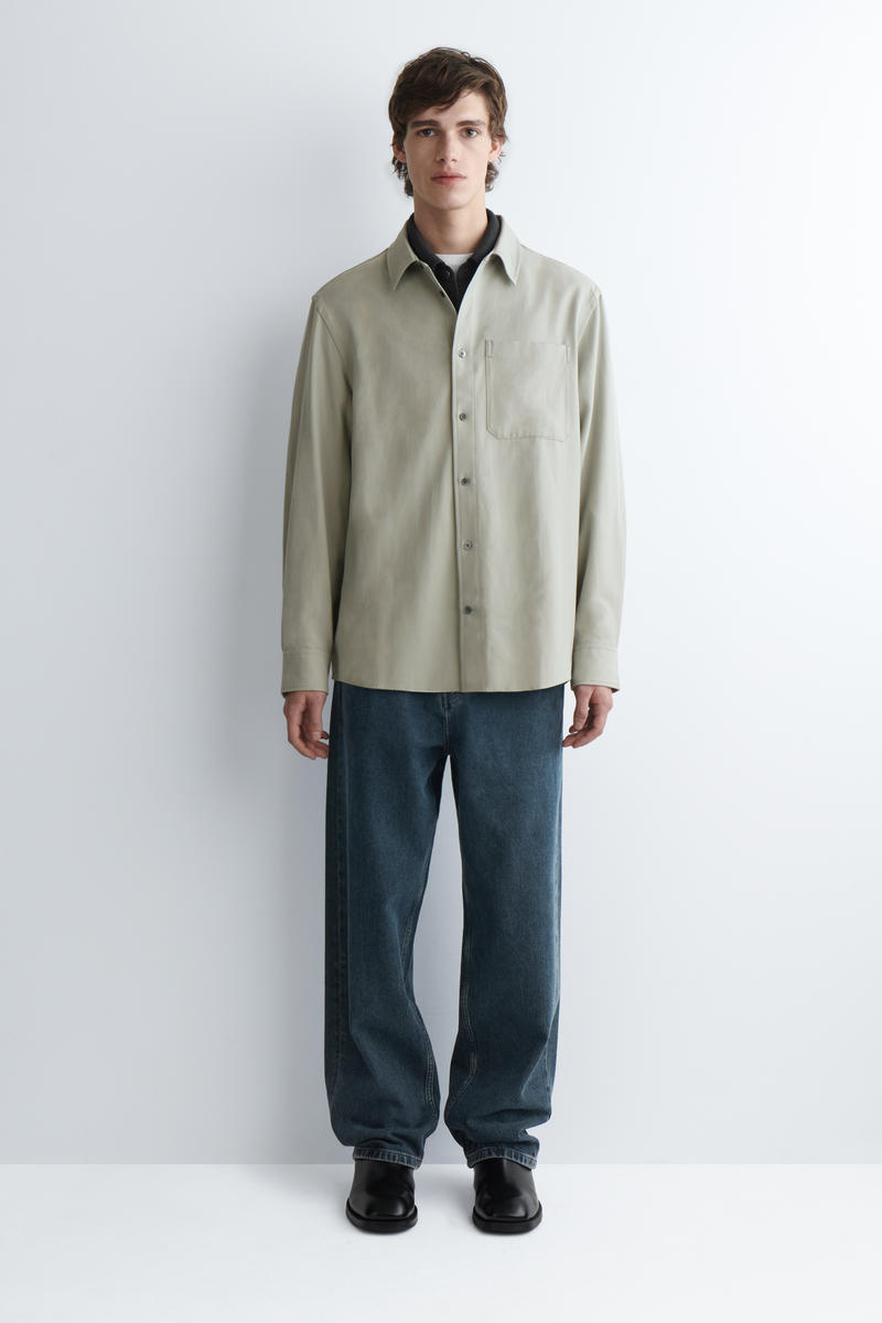 COS オーバーサイズ ブラッシュドコットンブレンドシャツ