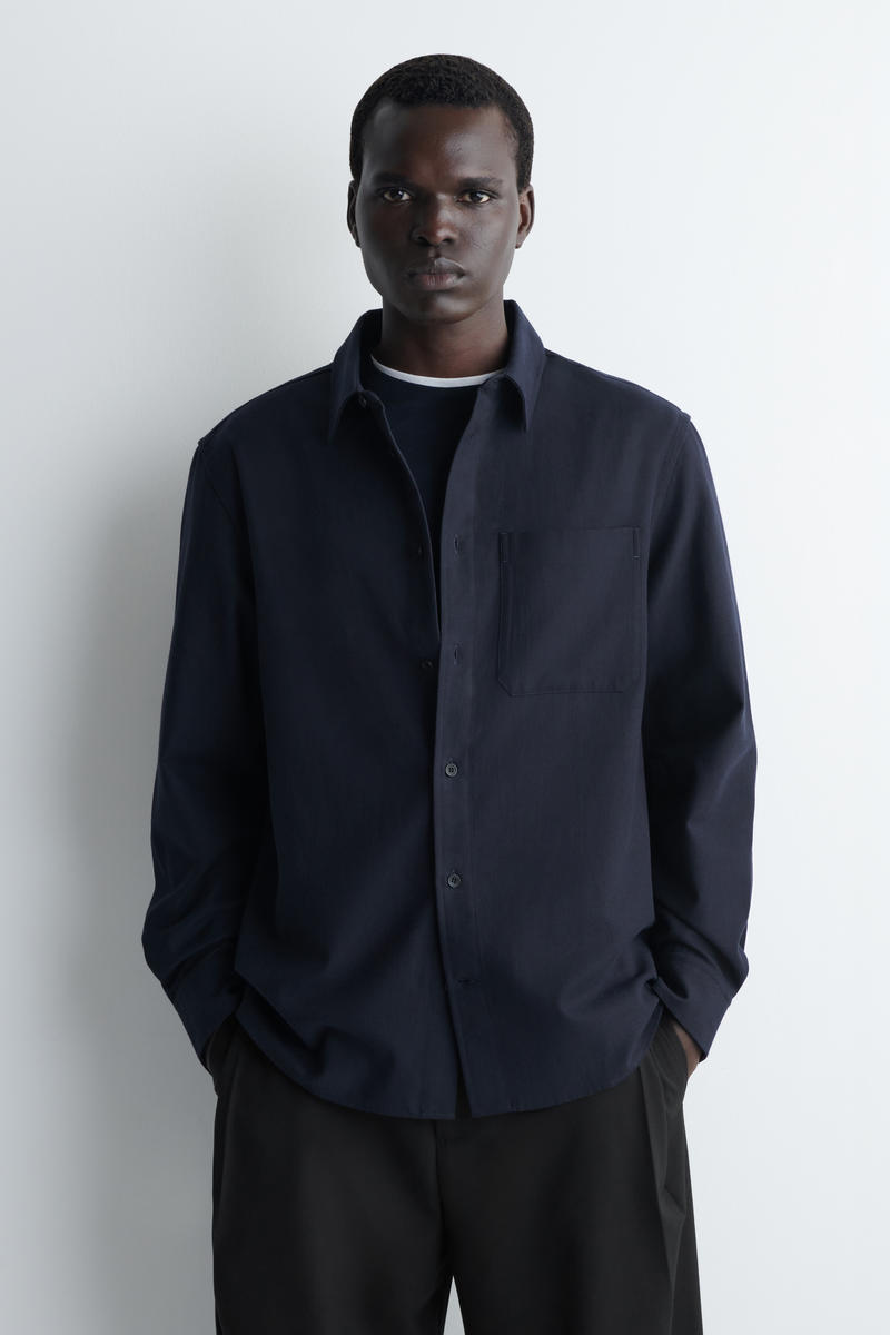 COS オーバーサイズ ブラッシュドコットンブレンドシャツ