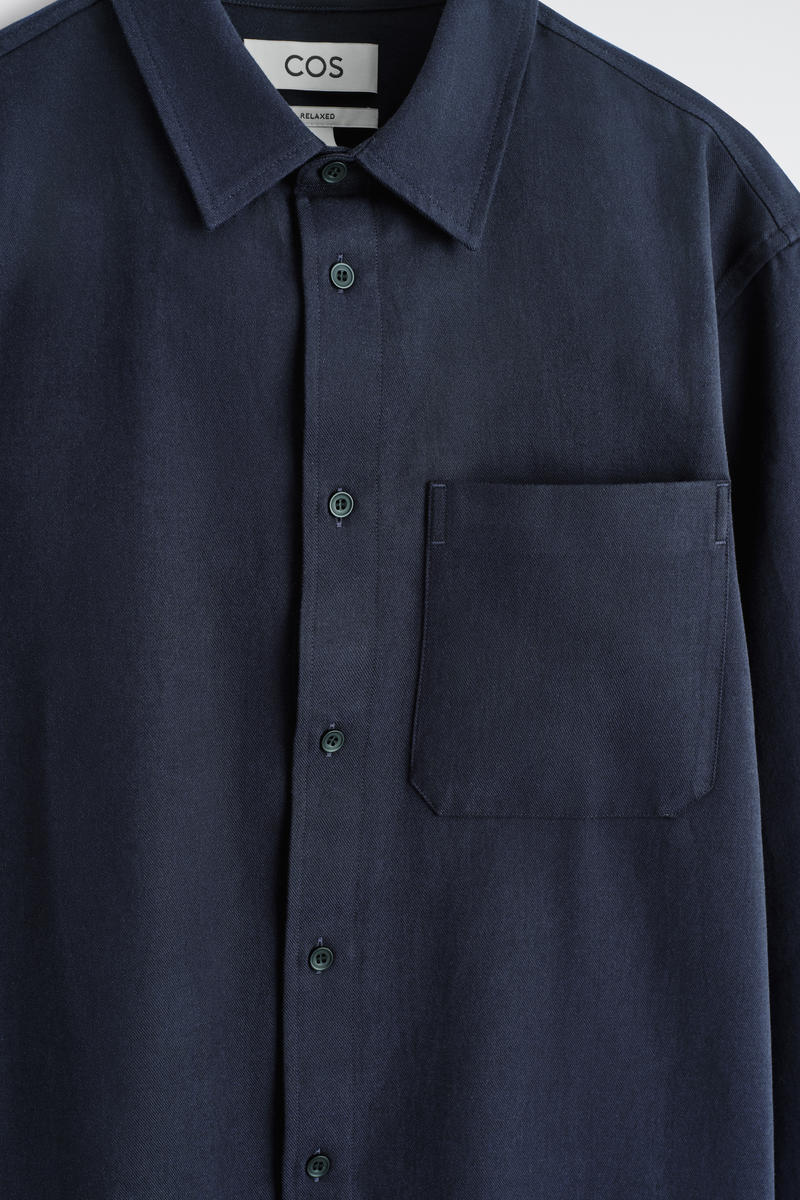 COS オーバーサイズ ブラッシュドコットンブレンドシャツ