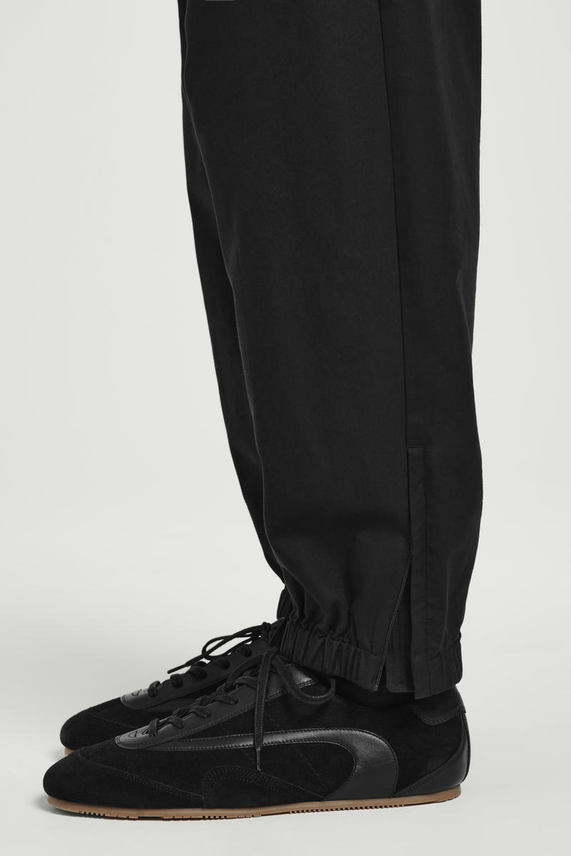 ELASTICATED TAPERED TROUSERS ゴム入りテーパードパンツ｜COS