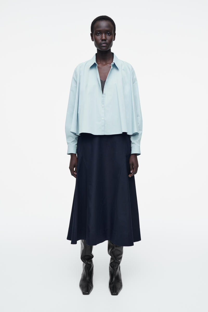 COS オーバーサイズフレアコットンシャツ