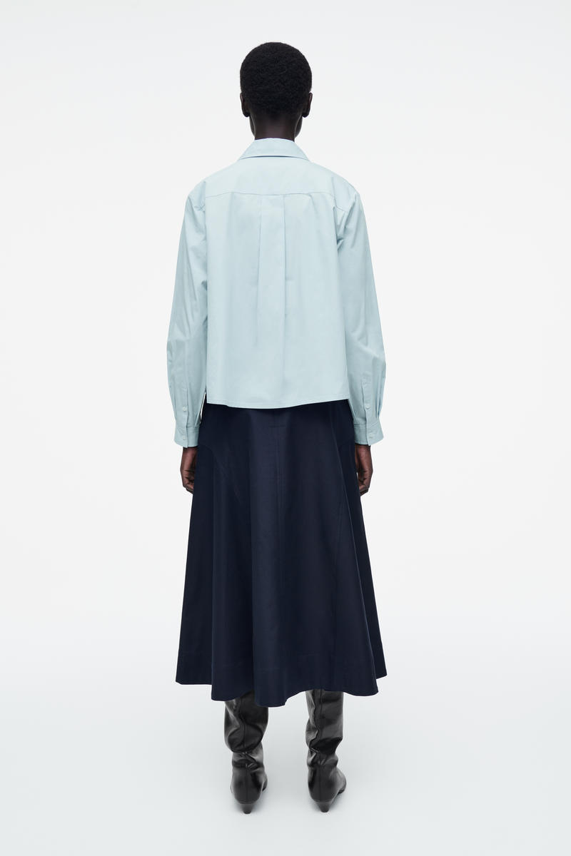 COS オーバーサイズフレアコットンシャツ