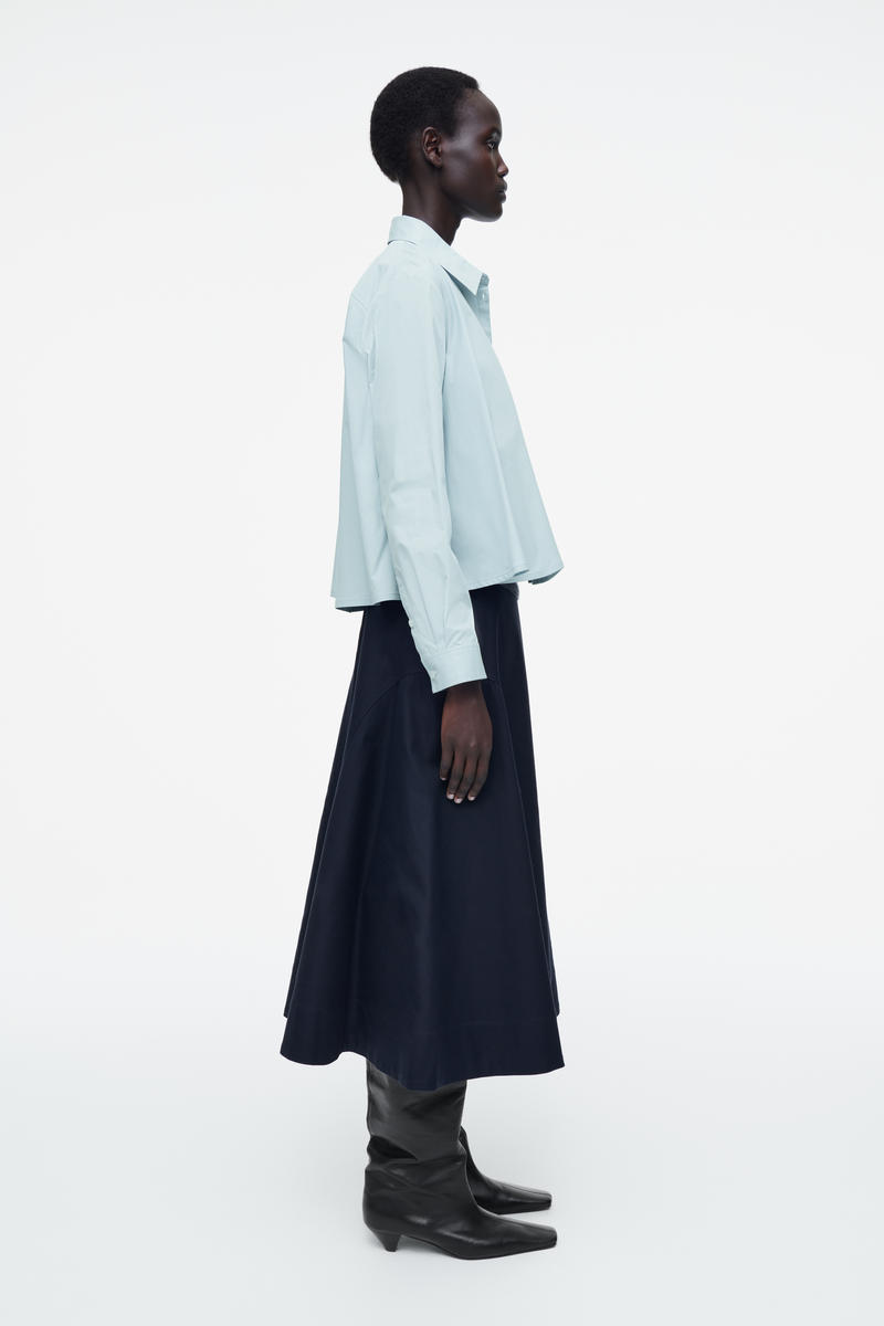 COS オーバーサイズフレアコットンシャツ