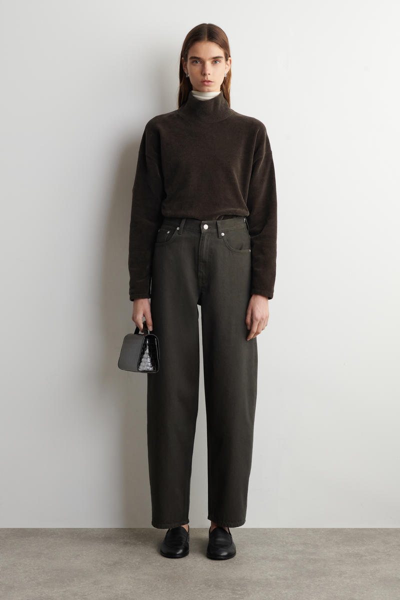 COS BAYバレルレッグジーンズ